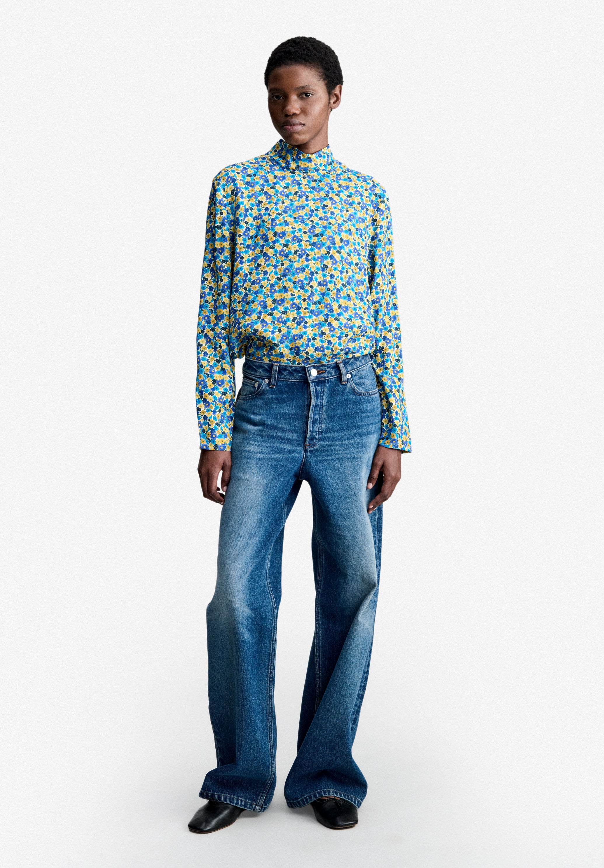 Flowing blouse with multicoloured floral motifs - 1