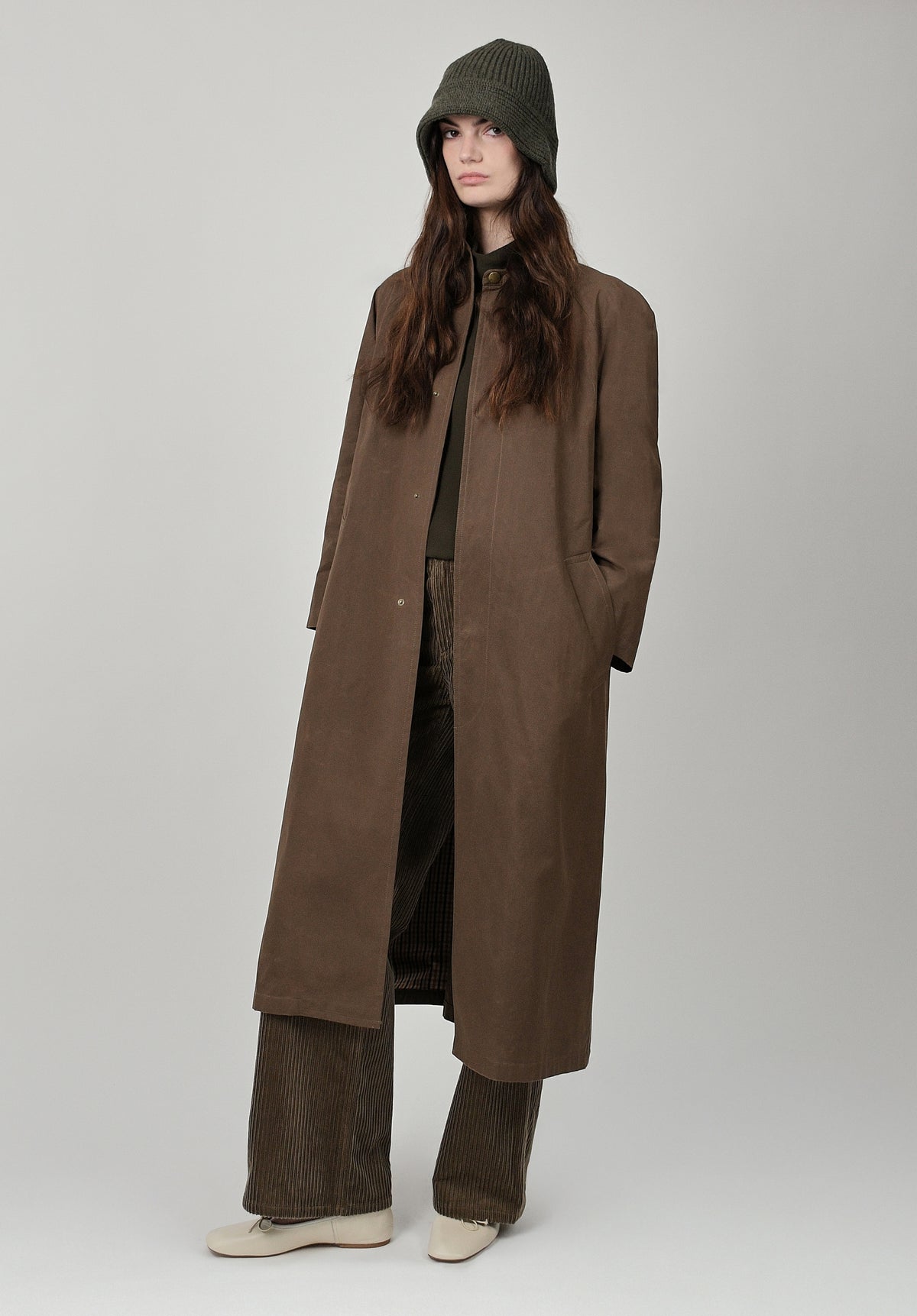 Loose-fit khaki mac in water-repellent waxed cotton
