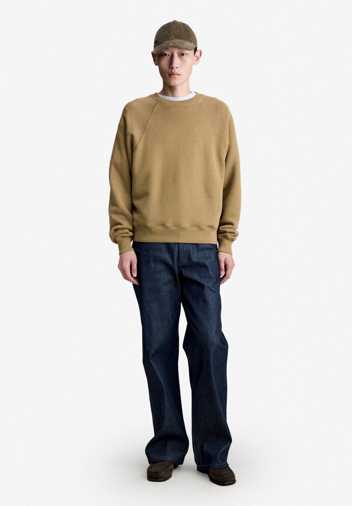 Taupe sweatshirt with raglan sleeves