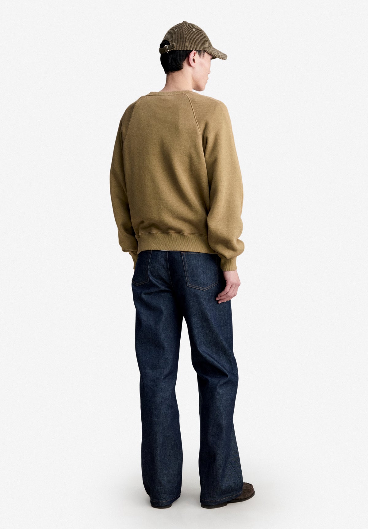 Taupe sweatshirt with raglan sleeves