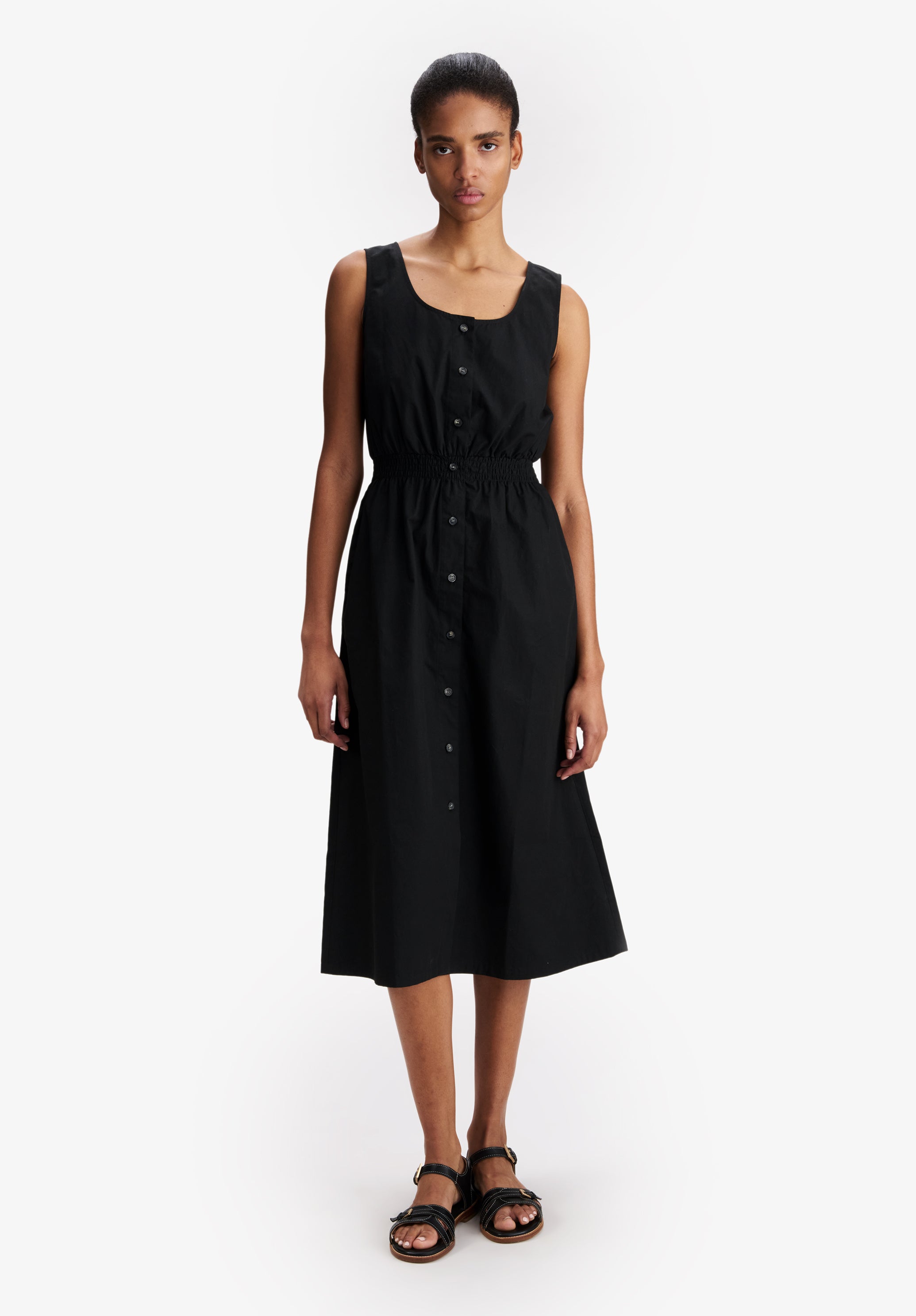 Sleeveless black dress - 1