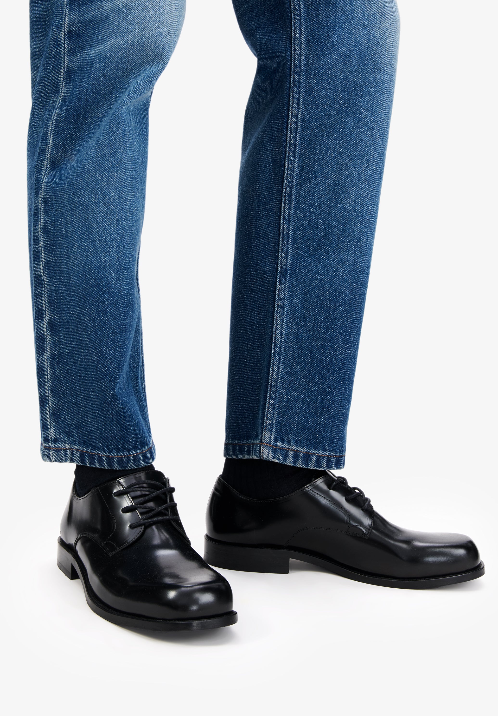 Glazed leather derbies. - 1